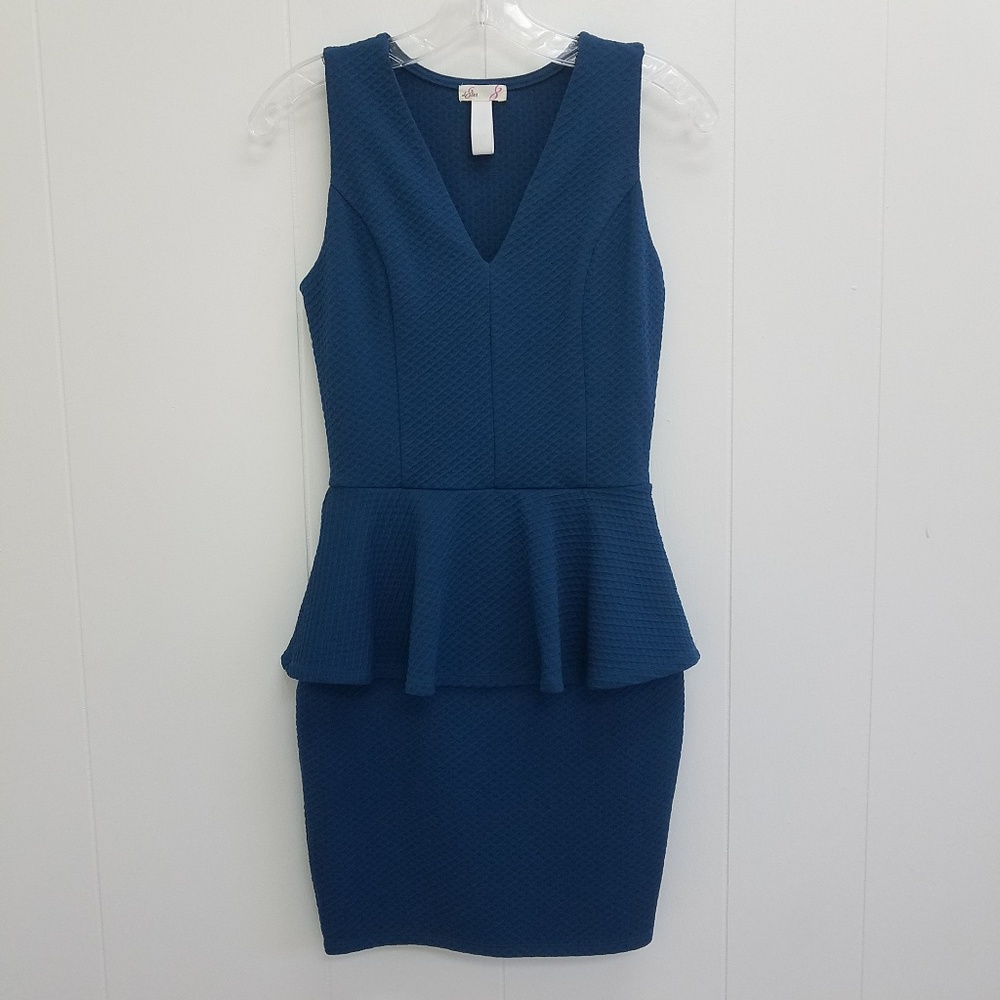 L8teR Sleeveless V-Neck Peplum Dress